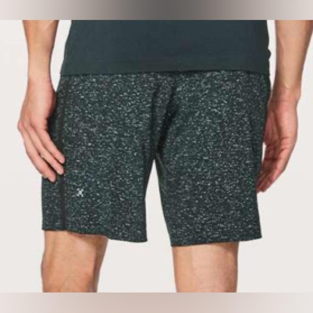 Lululemon Pace Breaker Short 9" Linerless
Mix Match Asphalt Grey Black - Picture 2 of 5